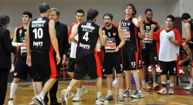 El b�squet de Instituto, en un laberinto