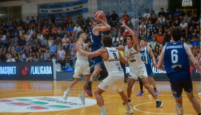 Racing escapa del fondo a puro gol