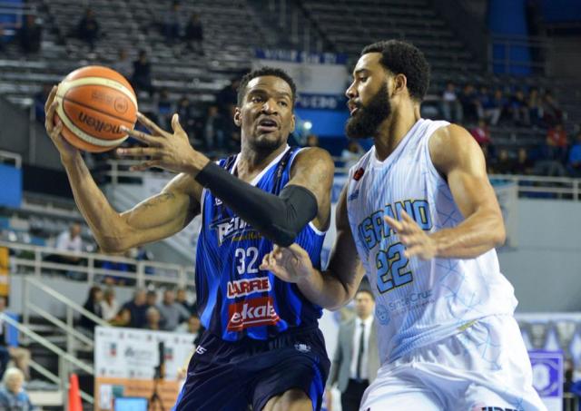 Acomod� los papeles