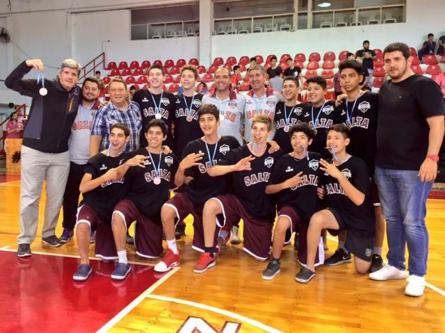 El griego gigante en menores